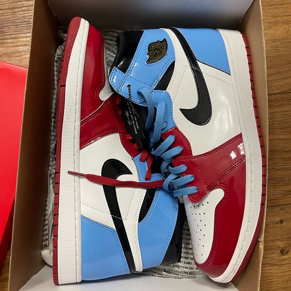 Air Jordan 1 High Fealess - Picture 3 of 5